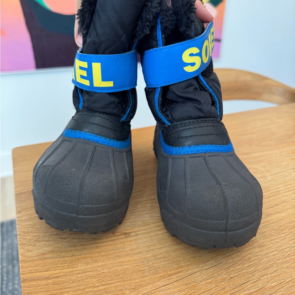 Kids LIKE NEW Sorel Black and Blue Winter Boots - Picture 3 of 6